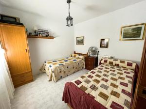 a bedroom with two beds in a room at Cortijo La Viñolilla en zona rural (Montefrío) in Montefrío