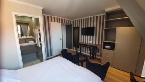 Le Trophée Boutique Hôtel Spa- La Loggia Appart'hôtel客房内的一张或多张床位