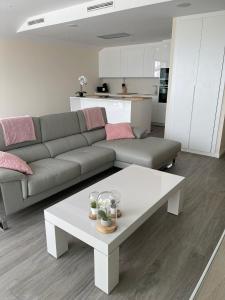 صورة لـ Luxury Penthouse Pedro - The View Fuengirola في فوينخيرولا