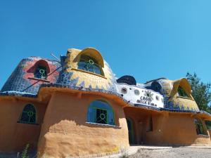 an old house with a thatched roof at CASA CERAMICA BELLA FLOR in El Laurel