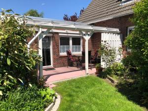 Zahrada ubytování Haus Annegrete mit überdachter Terrasse zum Garten