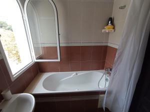 Koupelna v ubytování Résidence neuve avec piscine M’diq