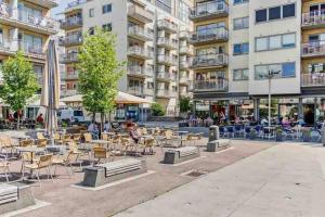 a courtyard with tables and chairs in front of a building at Top floor city center flat with free parking in Oslo