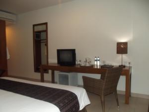 Luwansa Beach Hotelにあるテレビまたはエンターテインメントセンター