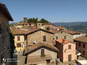 an overview of a town with buildings and buildings at Appartamento Clary in Montecatini Terme