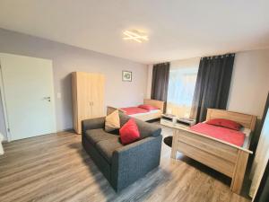 a living room with two beds and a couch at Workershome - Business Apartments - Monteurwohnungen in Wertheim