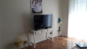 TV tai viihdekeskus majoituspaikassa TANGO GUAPO APART