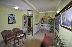 a living room with chairs and a table and a kitchen at Garni Hotel Bokeška Noć in Herceg-Novi