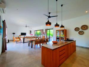 a kitchen and living room with a table and chairs at Villa Ataya in Lovina