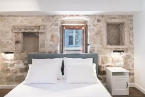 Fotografia z galérie ubytovania Charming stone apartment with jacuzzi in center of Omiš v Omise