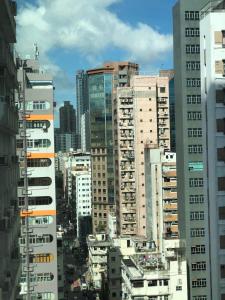 Pemandangan umum bagi Hong Kong atau pemandangan bandar yang diambil dari hotel