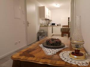 a living room with a table with a vase on it at Ferienwohnungen Elsen in Schwebheim +13 photos