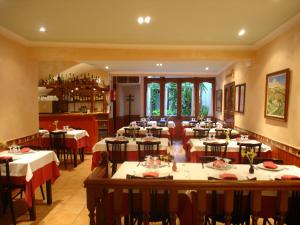 Reštaurácia alebo iné gastronomické zariadenie v ubytovaní Hostal Populetus + 27 fotografií