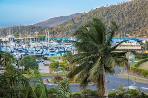 Gallery image of at Waterfront Whitsunday Retreat - Adults Only in Airlie Beach