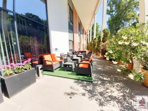a row of chairs sitting outside of a building at Veronika Hotel in Tisza&uacute;jv&aacute;ros
