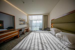 Postel nebo postele na pokoji v ubytování Garden Hotel Boutique & Events + 37 fotografií