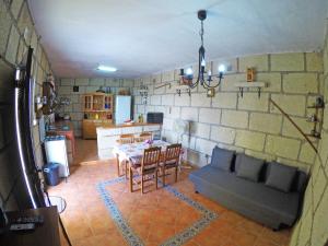 Kuchyň nebo kuchyňský kout v ubytování Finca Noya con piscina privada