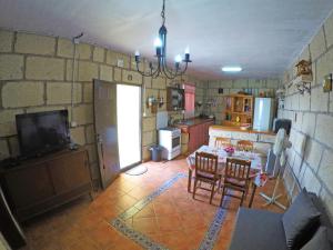 Kuchyň nebo kuchyňský kout v ubytování Finca Noya con piscina privada