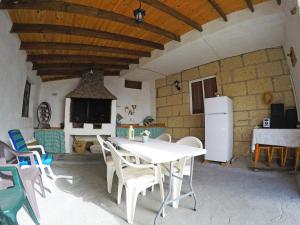 TV a/nebo společenská místnost v ubytování Finca Noya con piscina privada
