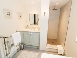 a bathroom with a sink and a shower at Prospect Cottage in Malvern Wells +22 photos