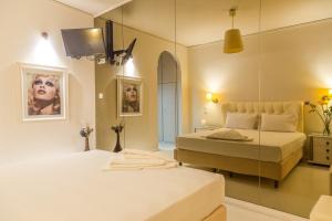 Postel nebo postele na pokoji v ubytování Ruby Rooms Kifisia