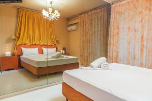 Postel nebo postele na pokoji v ubytování Ruby Rooms Kifisia