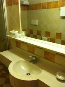 Vannituba majutusasutuses Piccolo Hotel Sciliar