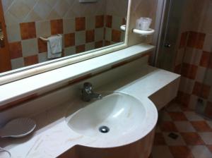 Vannituba majutusasutuses Piccolo Hotel Sciliar