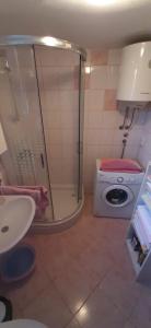 Ένα μπάνιο στο Holiday Home Zeljana