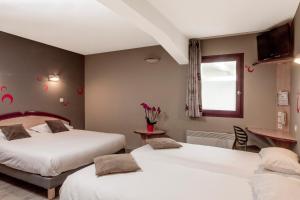 Voodi või voodid majutusasutuse B&B HOTEL Aurillac Le Lioran toas