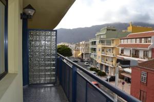 Balcon ou terrasse dans l'établissement Bonito y amplio piso en Los LLanos de Aridane