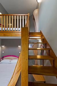 Voodi või voodid majutusasutuse B&B HOTEL Aurillac Le Lioran toas
