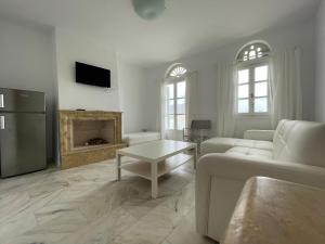 Μια τηλεόραση ή/και κέντρο ψυχαγωγίας στο Amedi Villas Tinos