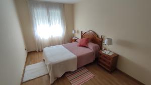 Posteľ alebo postele v izbe v ubytovaní Apartamento en primera línea de playa en Laxe