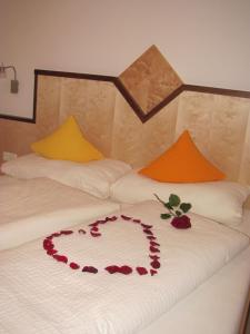 Letto o letti in una camera di Wanishof