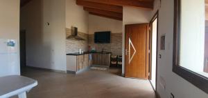 Телевизор и/или развлекательный центр в Villa Piscinas