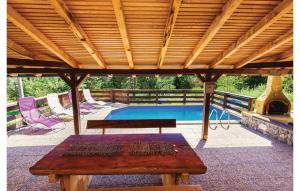 Der Swimmingpool an oder in der Nähe von Guest house Donna