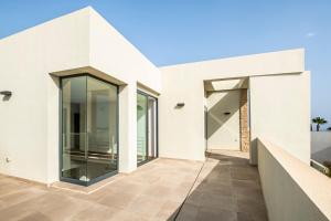 Balkón alebo terasa v ubytovaní Villa Alisios Golf Luxury Tenerifesummervillas Heated pool