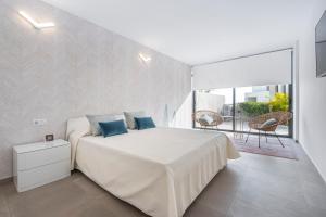 Posteľ alebo postele v izbe v ubytovaní Villa Alisios Golf Luxury Tenerifesummervillas Heated pool