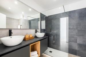 Kúpeľňa v ubytovaní Villa Alisios Golf Luxury Tenerifesummervillas Heated pool