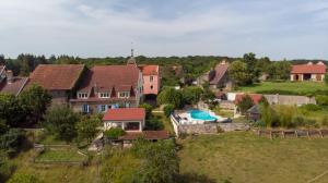 La alberca dentro o cerca de Villa RECOLOGNE