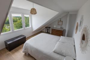 Una cama o camas en una habitación de Villa RECOLOGNE 9 fotos más