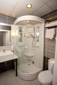 Koupelna v ubytování SRF Hotel