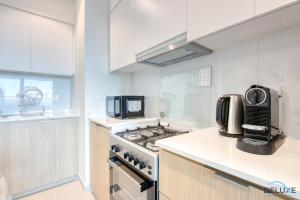 Fotografie z fotogalerie ubytování Community Living 2BR Close to Emirates Golf Club, Golf Views A, Madinat Al Mataar by Deluxe Holiday Homes v Dubaji