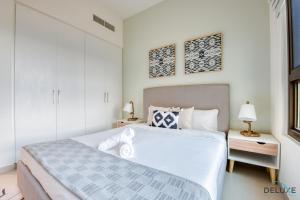 Fotografie z fotogalerie ubytování Community Living 2BR Close to Emirates Golf Club, Golf Views A, Madinat Al Mataar by Deluxe Holiday Homes v Dubaji