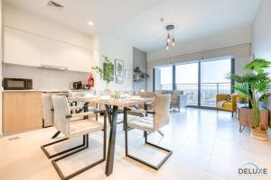 Fotografie z fotogalerie ubytování Community Living 2BR Close to Emirates Golf Club, Golf Views A, Madinat Al Mataar by Deluxe Holiday Homes v Dubaji