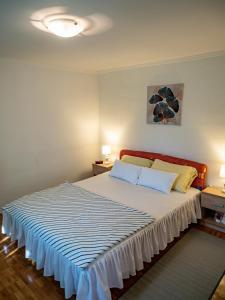 מיטה או מיטות בחדר ב-Holiday Home Navis