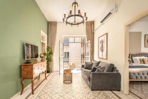 Μια τηλεόραση ή/και κέντρο ψυχαγωγίας στο Royal Mamilla - luxury יציאה במוצ"ש ללא עלות