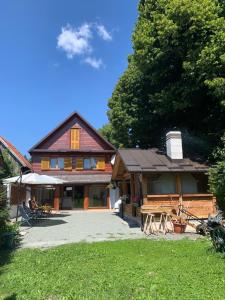 Budova, kde se vila nachází