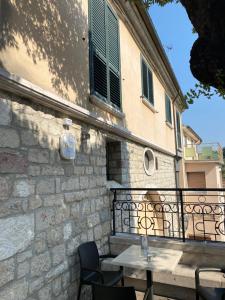 a stone building with a table and chairs on a balcony at B&B La Fontana in Mirabello Sannitico